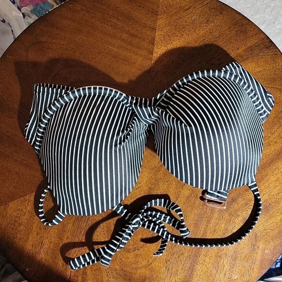 BRAND NEW SHADE&SHORE BLACK & WHITE STRIPE BIKINI TOP - Picture 7 of 11